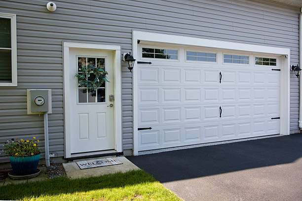24/7 Emergency Garage Door Panel Replacement experts in Seminole, TX